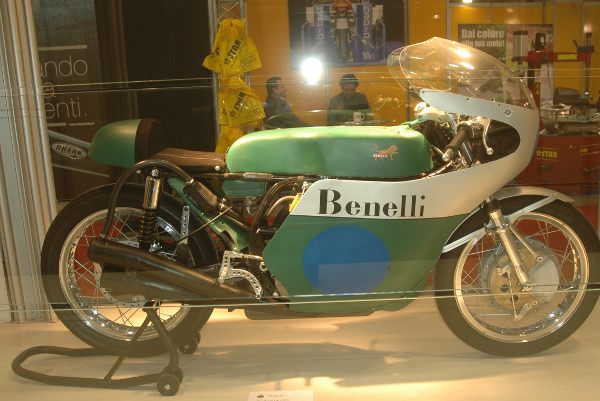 мотоцикл MotoGP 1968 года с объемом двигателя 350cс