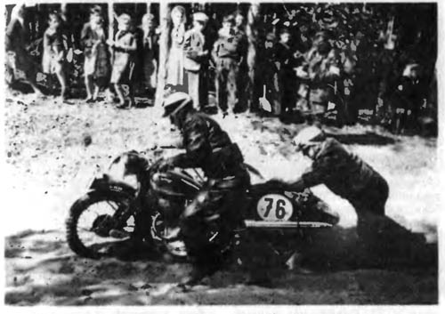 Наибольшие проблемы на шестидневных соревнованиях 1953 г. опять испытывали мотоциклы с колясками