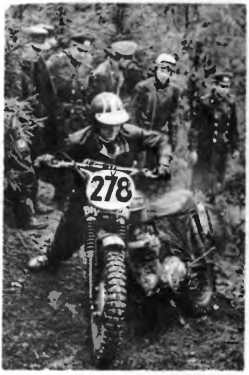 Стив Макквин на мотоцикле «Триумф 750»