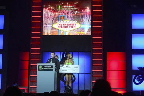 Humanitarian of the Year по итогам AMA Supercross 2011