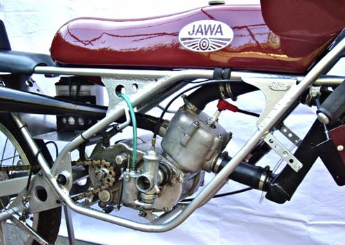 Спортивный мотоцикл Ява (Jawa) 1971 года с золотниковым клапаном