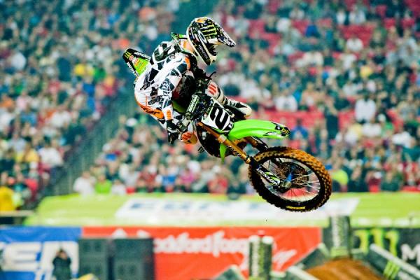 Вилопото (Villopoto) получил хороший подарок от Стюарта (Stewart) и Рида (Reed)