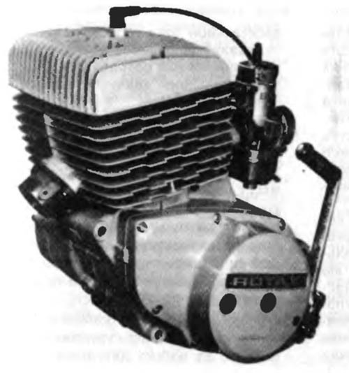 Современные двухтактный и четырехтактный двигатели одной марки