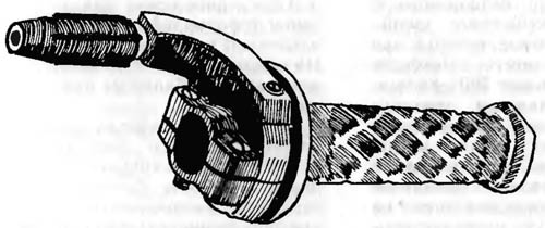 Удобная конструкция ручки газа с выводом оболочки троса параллельно рукоятке руля