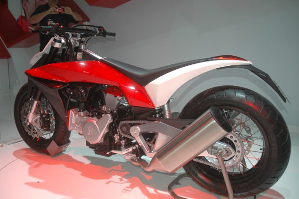 Это левая сторона нового концепт мотоцикла Husqvarna Mille 3